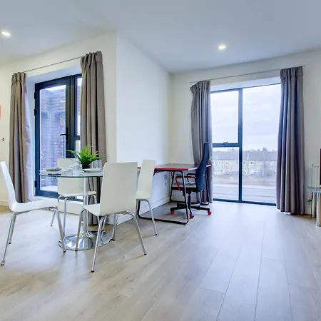 Canning Town 4-person Flat *