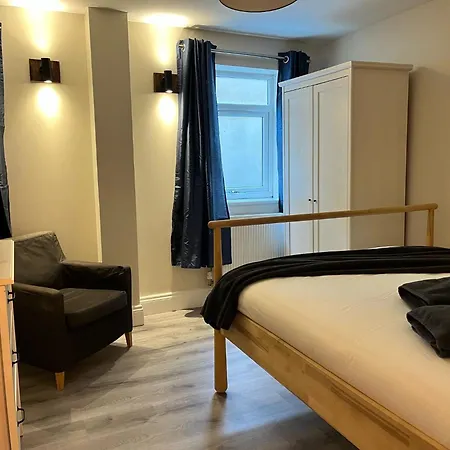 Spacious 2 Bedroom Apartment