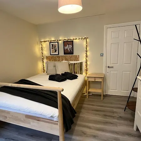Apartment Spacious 2 Bedroom *