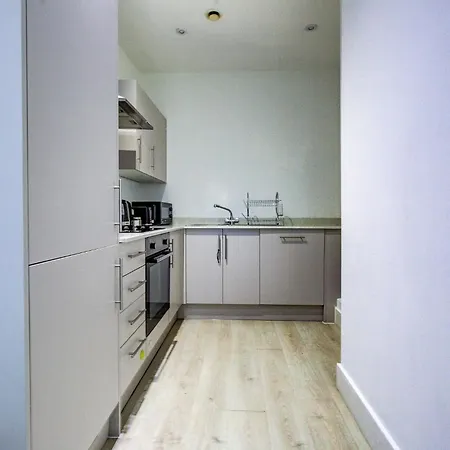 1 Bedroom Flat 6 Mins From Heathrow Airport Flat 25 Apartment Harmondsworth