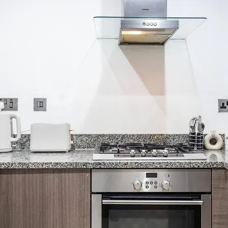 Chic Steps From Liverpool Street Holiday home London