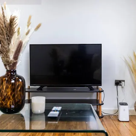 Holiday home Chic Steps From Liverpool Street London