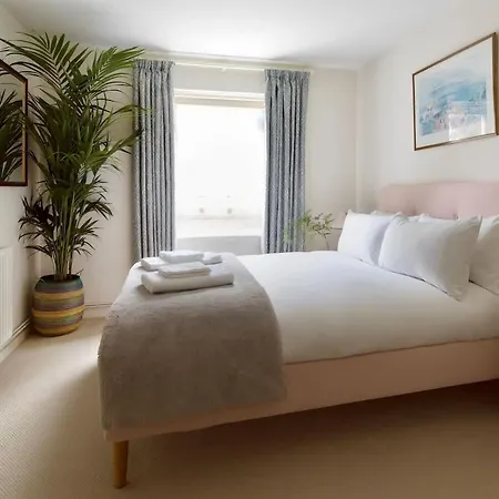 Colourful House 3 Bed - Notting Hill