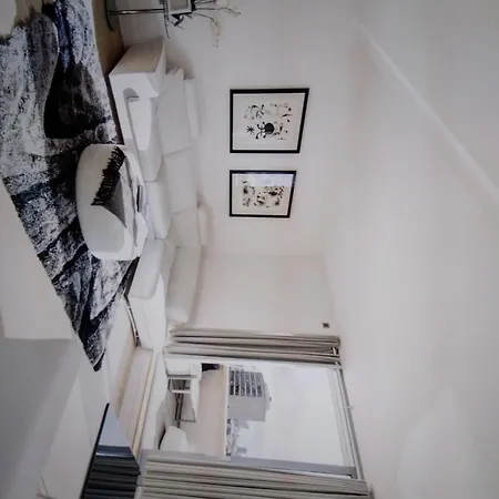 Diane Harrods Apartment *
