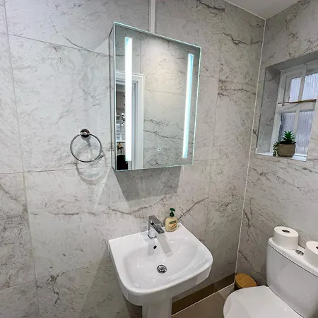 Sleek 1-bed Flats In Euston, Islington Near Regents Park شقة