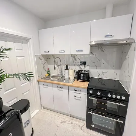 Sleek 1-bed Flats In Euston, Islington Near Regents Park * لندن