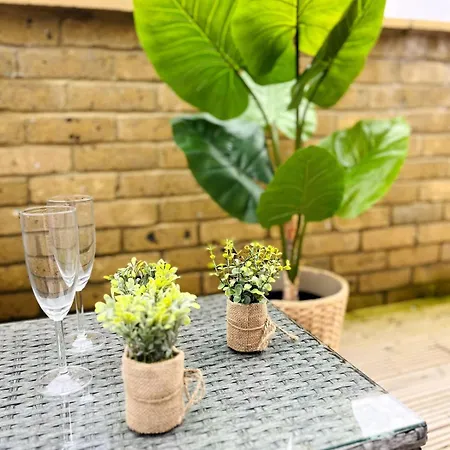 Stunning -quick Access To London *