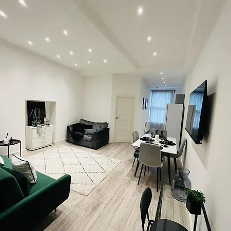 Charming & Spacious 1-bed - 2-min Walk To Tube & Shops Apartman *