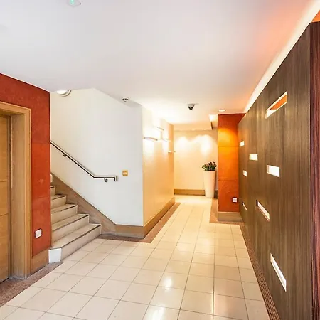 Apartment 2 Bedroom , Zone 1 , 2 Mins Walk Tube , Offers , Sleeps 5 London