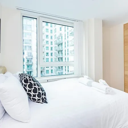 2 Bedroom , Zone 1 , 2 Mins Walk Tube , Offers , Sleeps 5 Apartment *