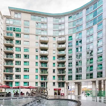 2 Bedroom , Zone 1 , 2 Mins Walk Tube , Offers , Sleeps 5 Apartment *