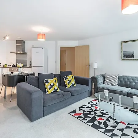 2 Bedroom , Zone 1 , 2 Mins Walk Tube , Offers , Sleeps 5 London
