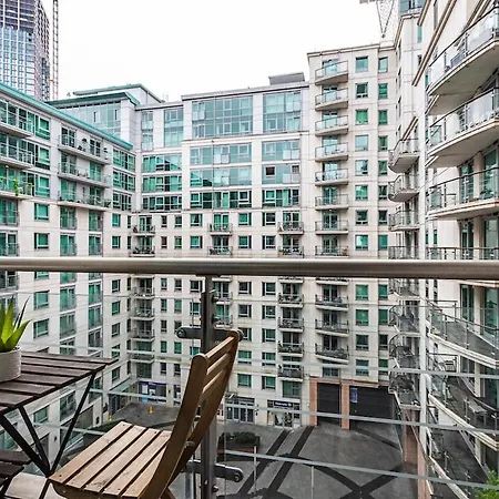Apartment 2 Bedroom , Zone 1 , 2 Mins Walk Tube , Offers , Sleeps 5