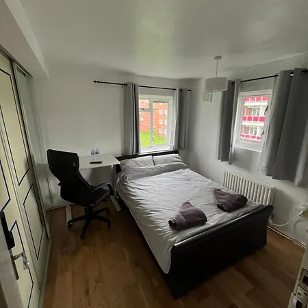 Royal Height - 3 Bed In Wembley Apartment London