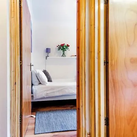 St 9 - Very Close To Tube Only 2 Mins -