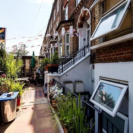 Apartment St 9 - Very Close To Tube Only 2 Mins - London