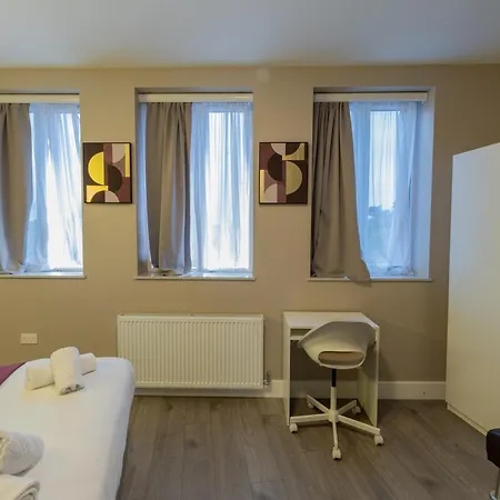 Paragraph Palmers Hotel Palmers Green