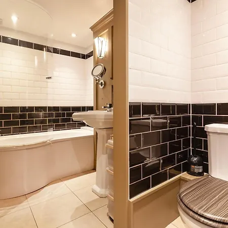 Luxury One Bedroom Mezzanine In Paddington