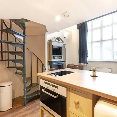 Luxury One Bedroom Mezzanine In Paddington Apartment *