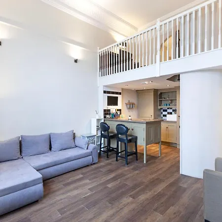 Luxury One Bedroom Mezzanine In Paddington