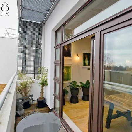 Apartment Stylish Penthouse With Views / Balcony Ac London