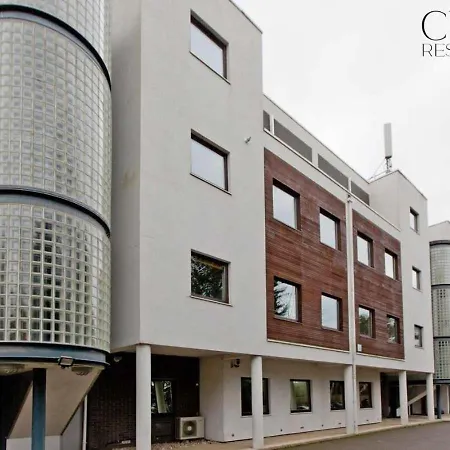 Stylish Penthouse With Views / Balcony Ac *