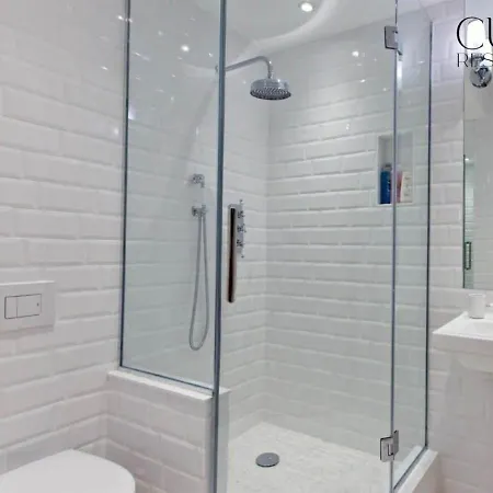 Stylish Penthouse With Views / Balcony Ac * London