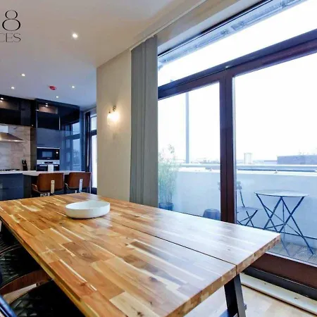 Apartment Stylish Penthouse With Views / Balcony Ac