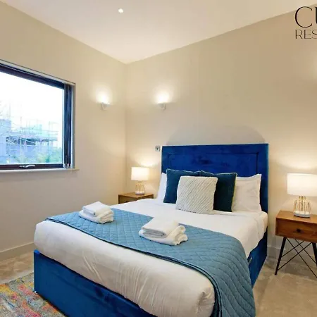 Stylish Penthouse With Views / Balcony Ac * London