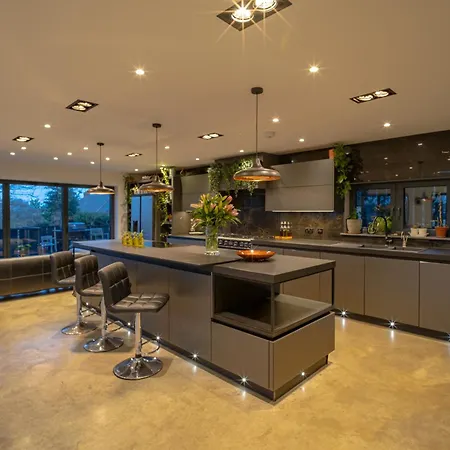 Villa The Ridge - Luxury Designer With Hot Tub And Sauna, Bexley Borough Of Londres