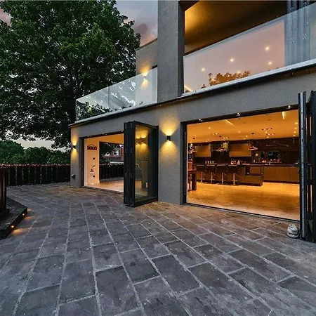 Villa The Ridge - Luxury Designer With Hot Tub And Sauna, Bexley Borough Of Londra