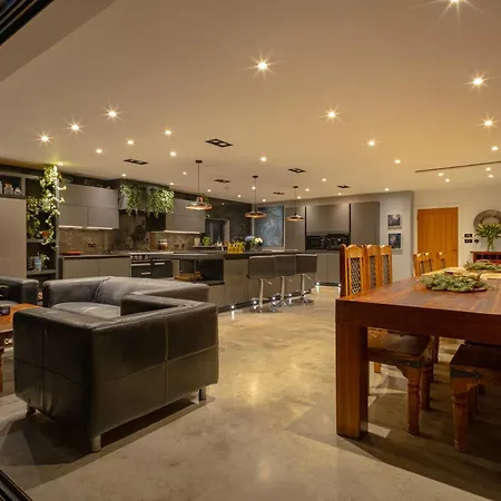 Villa The Ridge - Luxury Designer With Hot Tub And Sauna, Bexley Borough Of *