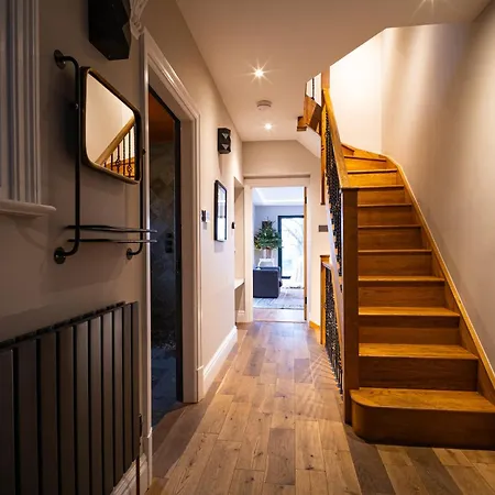 Villa The Ridge - Luxury Designer With Hot Tub And Sauna, Bexley Borough Of