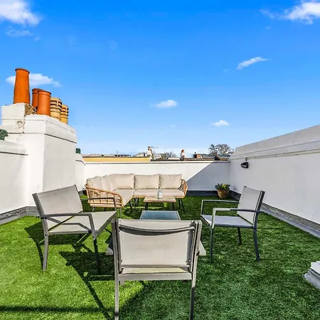 Elegant 3 Bedroom House With Garden And Rooftop Apartment London