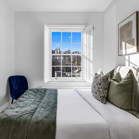 Apartment Elegant 3 Bedroom House With Garden And Rooftop