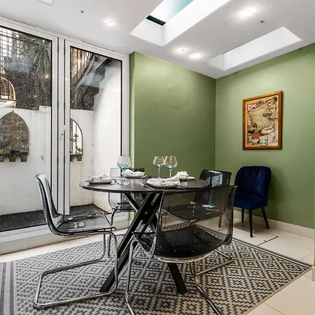 Elegant 3 Bedroom House With Garden And Rooftop Apartment *