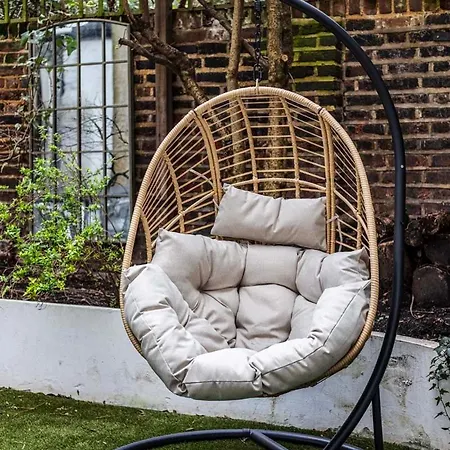 Elegant 3 Bedroom House With Garden And Rooftop Apartment London