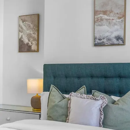 Apartment Elegant 3 Bedroom House With Garden And Rooftop London