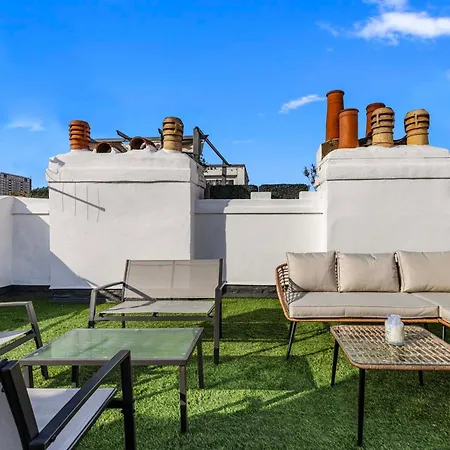 Elegant 3 Bedroom House With Garden And Rooftop Apartment London