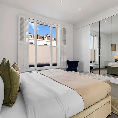 Elegant 3 Bedroom House With Garden And Rooftop Apartment *