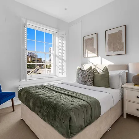 Elegant 3 Bedroom House With Garden And Rooftop