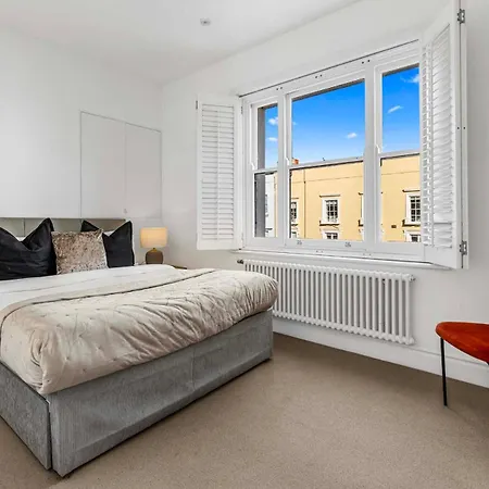 Apartment Elegant 3 Bedroom House With Garden And Rooftop *