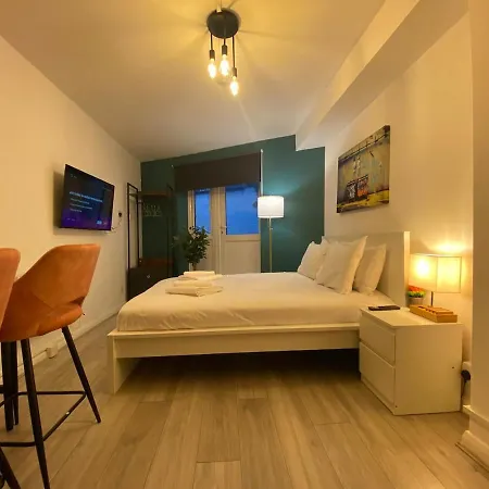 Cityscape Apartment *