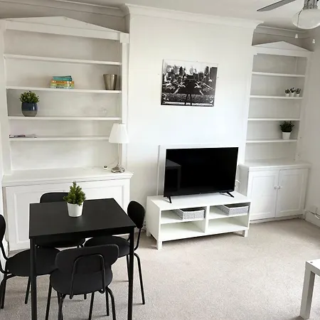 1 Bed In Shepherds Bush-westfield London