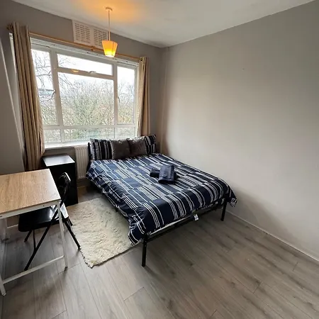 Huge 5 Bedroom Flat For 10 People 2 Min Away From Emirates Stadium Zone 2 *