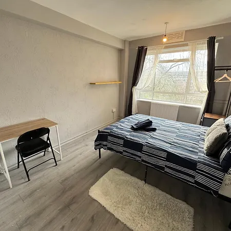 Huge 5 Bedroom Flat For 10 People 2 Min Away From Emirates Stadium Zone 2 *