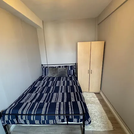 Huge 5 Bedroom Flat For 10 People 2 Min Away From Emirates Stadium Zone 2 Apartment