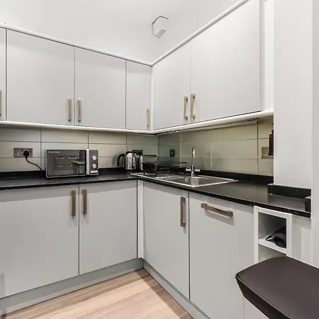 2br Collingham Place Earls Court Londýn