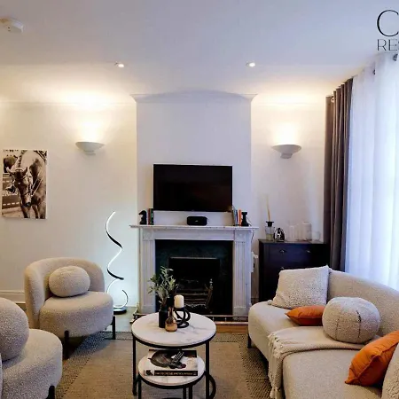 Charming Mews House In The Heart Of South Kensington *