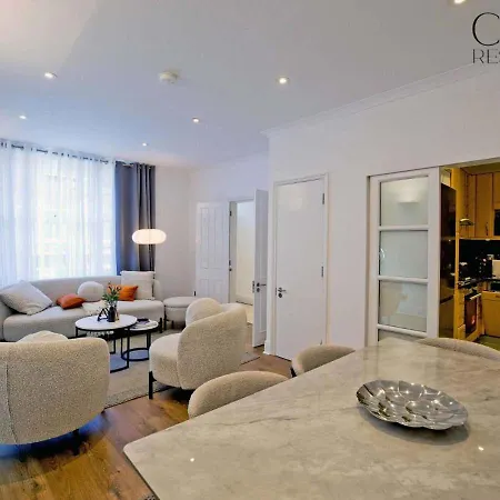 Charming Mews House In The Heart Of South Kensington *